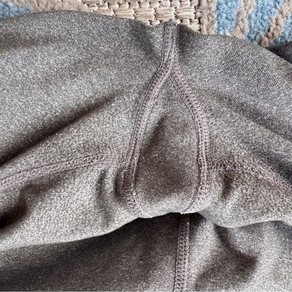 Lululemon Women’s Gray Gather & Crow Slit Hem Crop Capri Pants Size 8 Inseam 20” - Picture 7 of 7